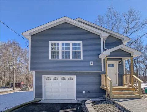 52 Doe Crossing Dr, Pascoag, RI 02859
