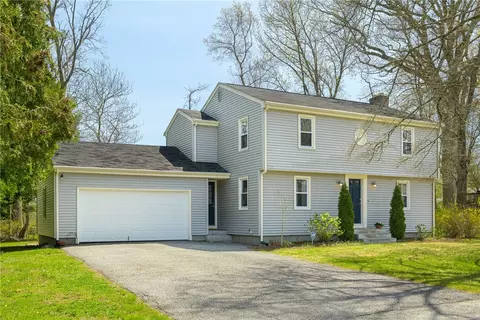 4 Beaver Rd, Barrington, RI 02806