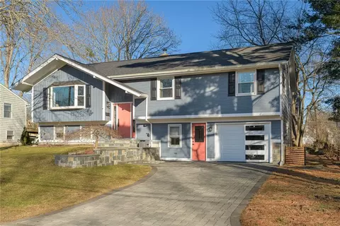 12 Anthony Rd, Barrington, RI 02806
