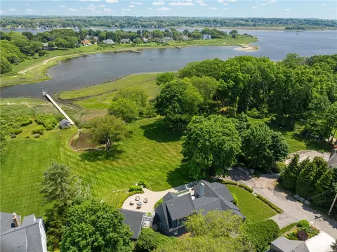 4 Libby Ln, Barrington, RI 02806