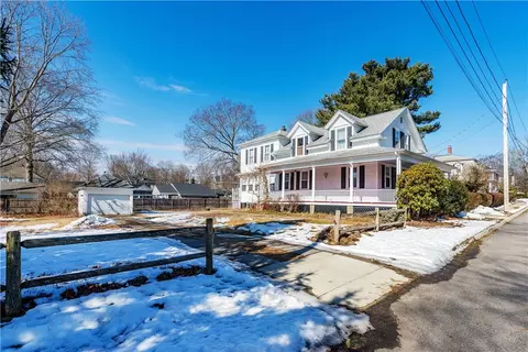 65 West St, East Greenwich, RI 02818