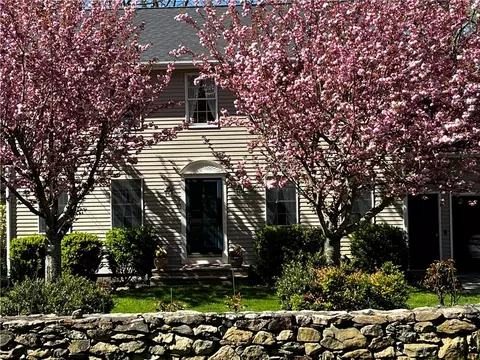 61 Bruce Ln, Warwick, RI 02886 photo 3