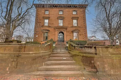 389 Benefit St #7, Providence, RI 02906