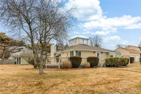 4 Village Ln, Narragansett, RI 02882