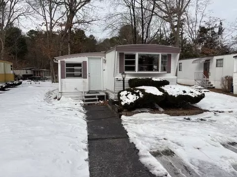 16 Lane Six Ln, Coventry, RI 02816