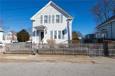 46 Smith St, Riverside, RI 02915