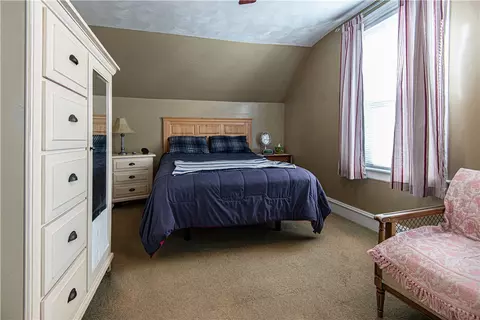 Bedroom - 46 Smith St, Riverside, RI 02915 photo 2 of 6