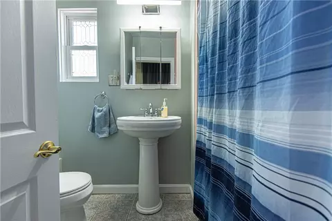 Bath - 46 Smith St, Riverside, RI 02915 photo 2 of 2