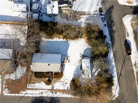 7 Holt St, Warwick, RI 02889 photo 3