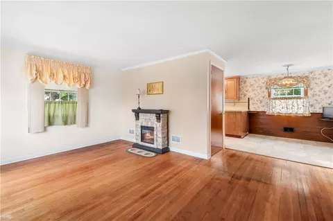 3 Hope Ave, Warwick, RI 02889 photo 6