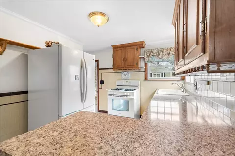 3 Hope Ave, Warwick, RI 02889 photo 17