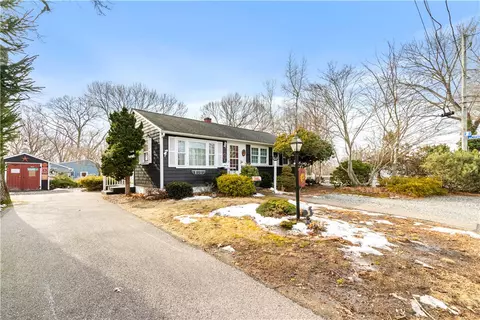 3 Hope Ave, Warwick, RI 02889 photo 2