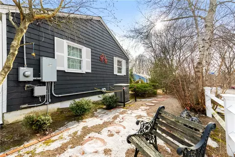 3 Hope Ave, Warwick, RI 02889 photo 4