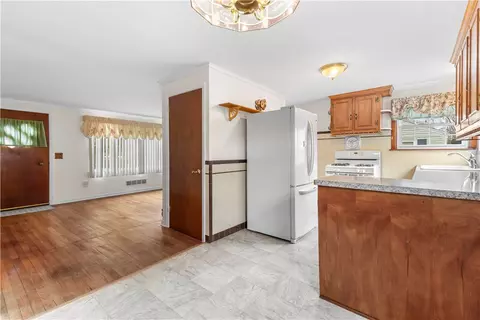 3 Hope Ave, Warwick, RI 02889 photo 16