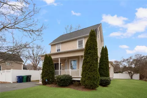 203 Holmes Rd, Warwick, RI 02888 photo 2