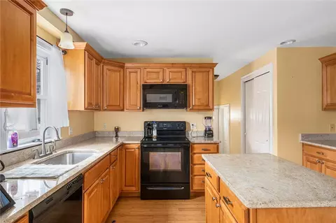 203 Holmes Rd, Warwick, RI 02888 photo 13
