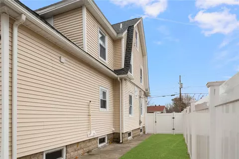 203 Holmes Rd, Warwick, RI 02888 photo 3