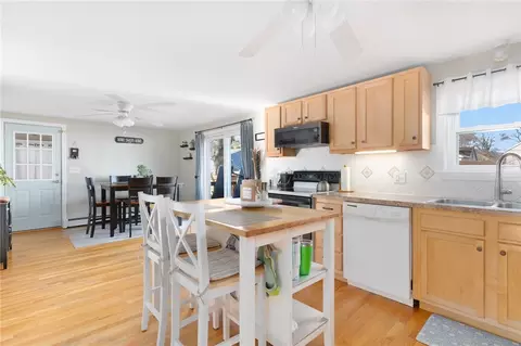 47 Arlee St, Warwick, RI 02889 photo 8