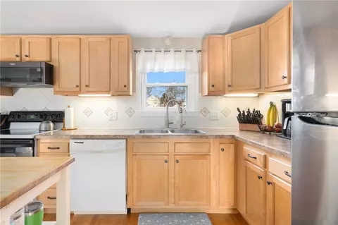 47 Arlee St, Warwick, RI 02889 photo 12