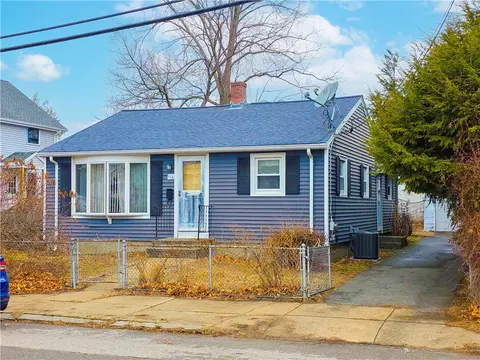 116 Darlingdale Ave, Pawtucket, RI 02861