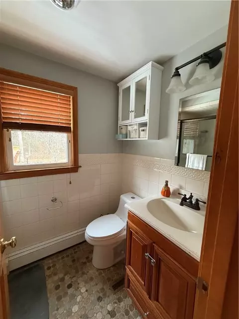 Bath - 31 Ada Dr, Glocester, RI 02814 photo 1 of 3