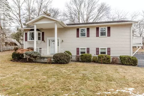 15 Gilfillan Rd, North Smithfield, RI 02896