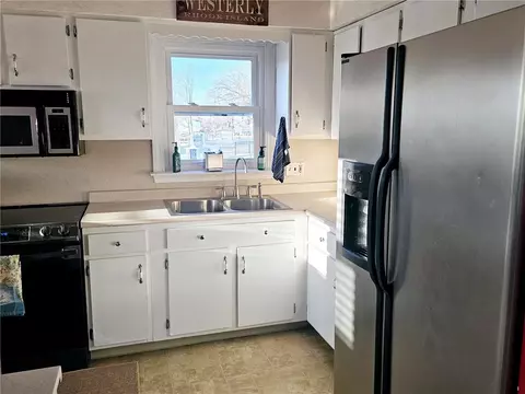 Kitchen - 3 Jovere Dr, Westerly, RI 02891 photo 3 of 5