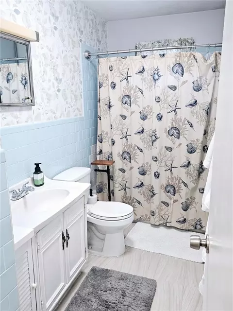 Bath - 3 Jovere Dr, Westerly, RI 02891 photo 2 of 2