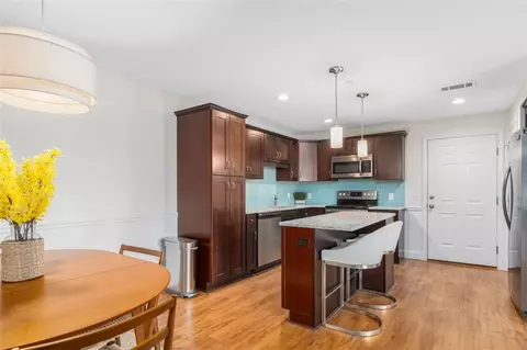 60 Saw Mill Dr #305, North Kingstown, RI 02852