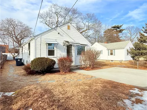 35 Community Rd, Warwick, RI 02889 photo 3