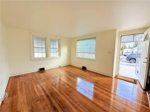 35 Community Rd, Warwick, RI 02889 photo 5