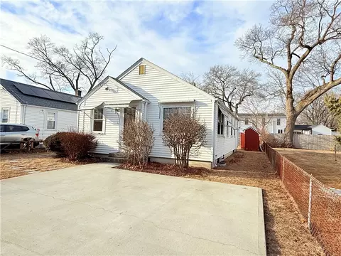 35 Community Rd, Warwick, RI 02889 photo 2