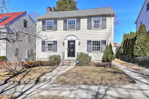 34 Greaton Dr, Providence, RI 02906