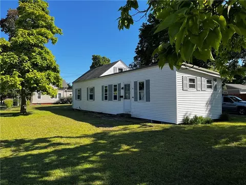 1508 W Shore Rd, Warwick, RI 02886