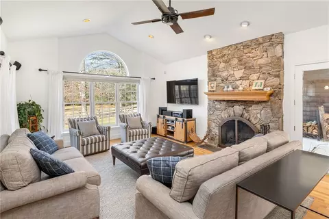 Living - 129 Purgatory Rd, Exeter, RI 02822 photo 2 of 4
