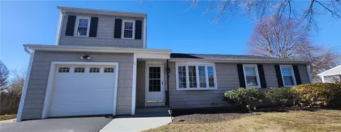 3 Lee Dr, Warren, RI 02885