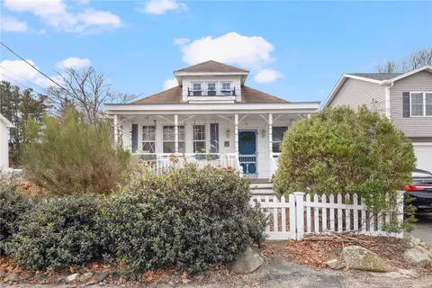 31 Dewey Ave, Tiverton, RI 02878