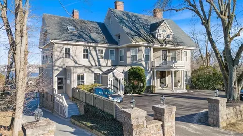 360 Gibbs Ave #6, Newport, RI 02840