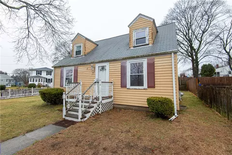131 Frederick St, Rumford, RI 02916