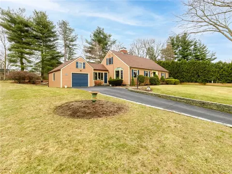 174 Meshanticut Valley Pkwy, Cranston, RI 02920