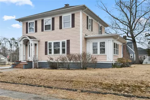 30 Budlong Ave, Warwick, RI 02888