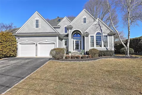 35 Riverside Dr, Barrington, RI 02806