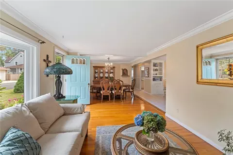 Entry Way - 33 Hope Ave, Warwick, RI 02889 photo 1 of 2