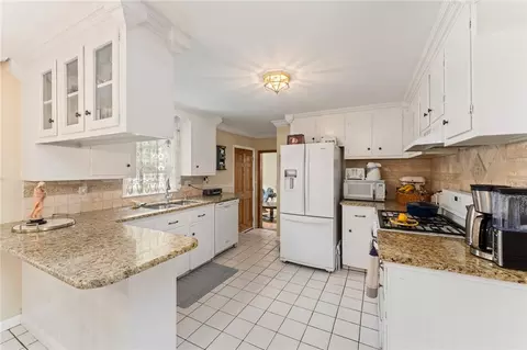 Kitchen - 33 Hope Ave, Warwick, RI 02889 photo 1 of 3