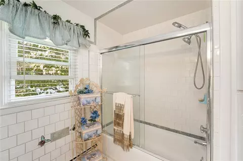 Bath - 33 Hope Ave, Warwick, RI 02889 photo 2 of 2