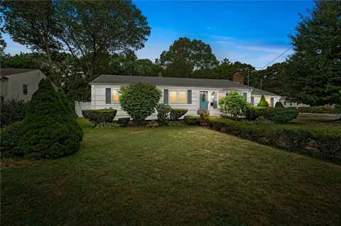 33 Hope Ave, Warwick, RI 02889