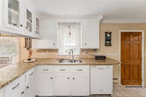Kitchen - 33 Hope Ave, Warwick, RI 02889 photo 2 of 3