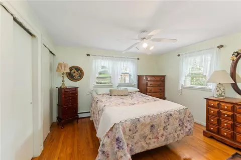 Bedroom - 33 Hope Ave, Warwick, RI 02889 photo 1 of 8