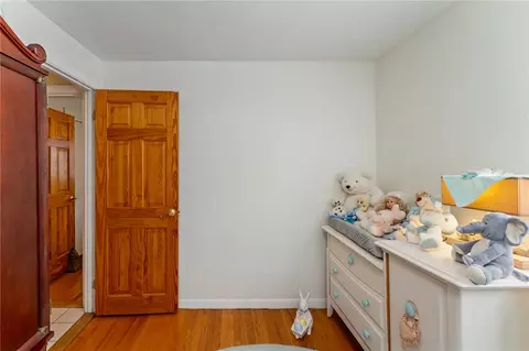 Bedroom - 33 Hope Ave, Warwick, RI 02889 photo 5 of 8