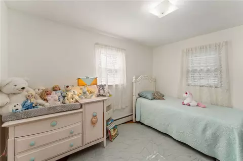 Bedroom - 33 Hope Ave, Warwick, RI 02889 photo 3 of 8